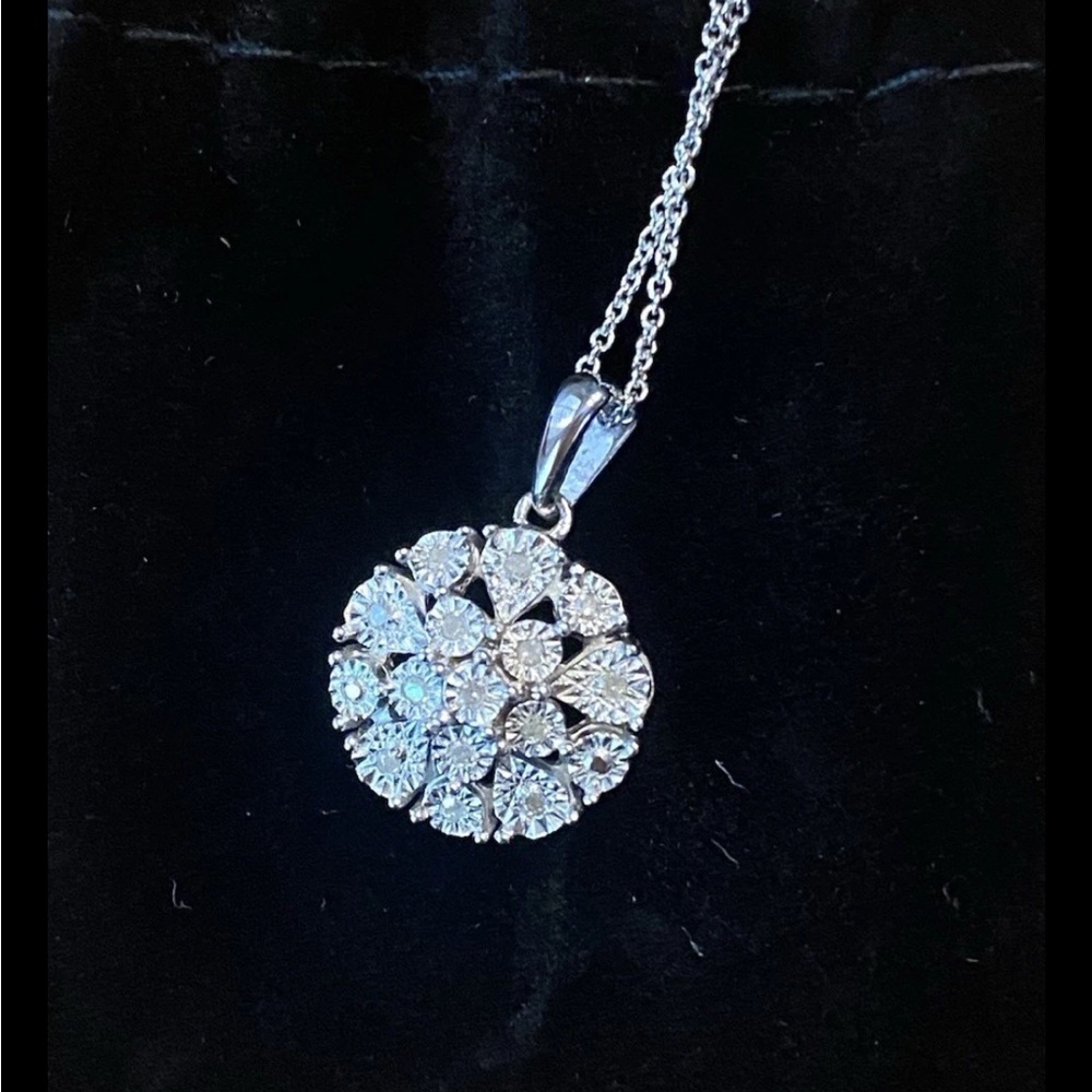 Elegant Sterling Silver Pendant Necklace with Flower Diamond NEW